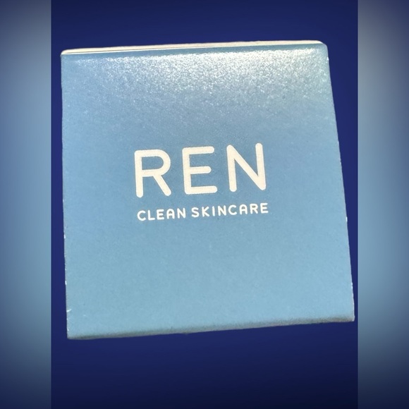 REN Clean Skincare Everhydrate Marine Moisture-Replenish Cream
1.7 fl oz - Picture 4 of 7